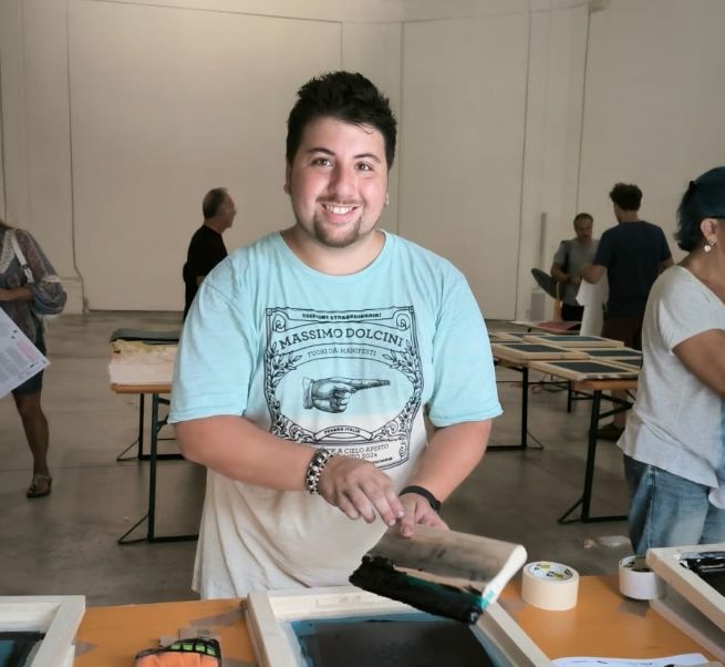 Fuori dai manifesti — Workshop di serigrafia · Free Form Canvas (7)