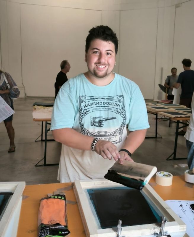 Fuori dai manifesti — Workshop di serigrafia · Free Form Canvas (9)